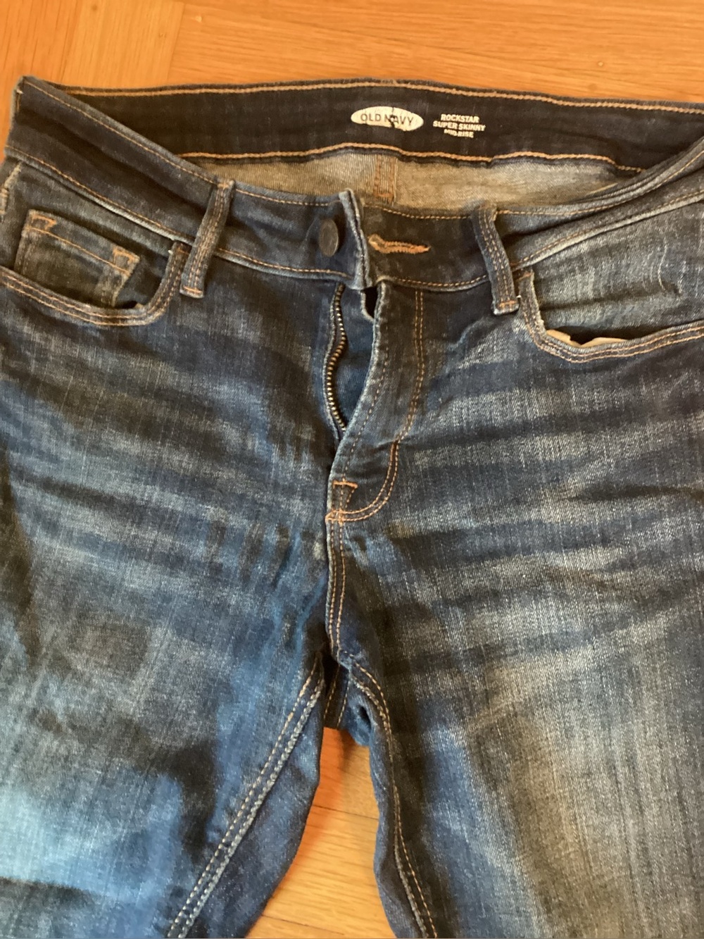 Vintage Y2K Old Navy women’s dark blue super skinny jeans